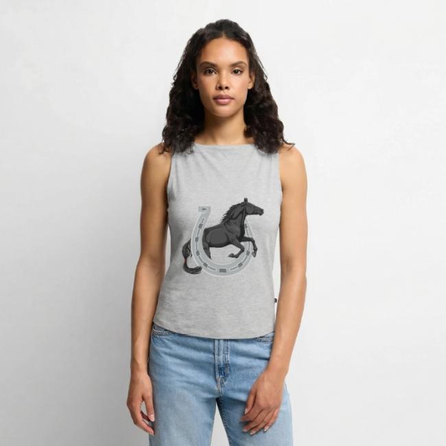 Un cheval noir au galop qui traverse un fer