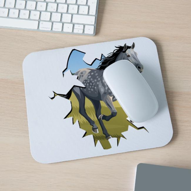 Un cheval au galop, un mur fissur� et un paysage
